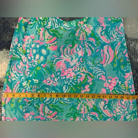 Lilly Pulitzer beach coverup. No size listed. Measurements in photos. - Picture 4 of 6